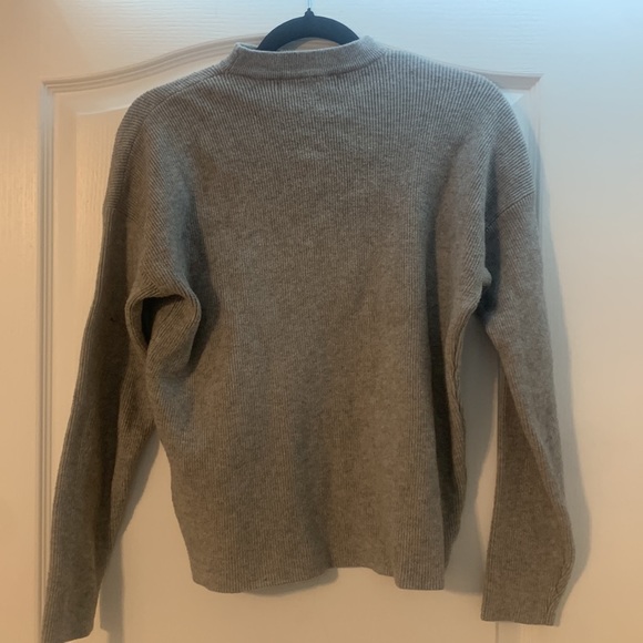 Grey Forever 21 Sweater with Cut out in Front - Picture 6 of 6